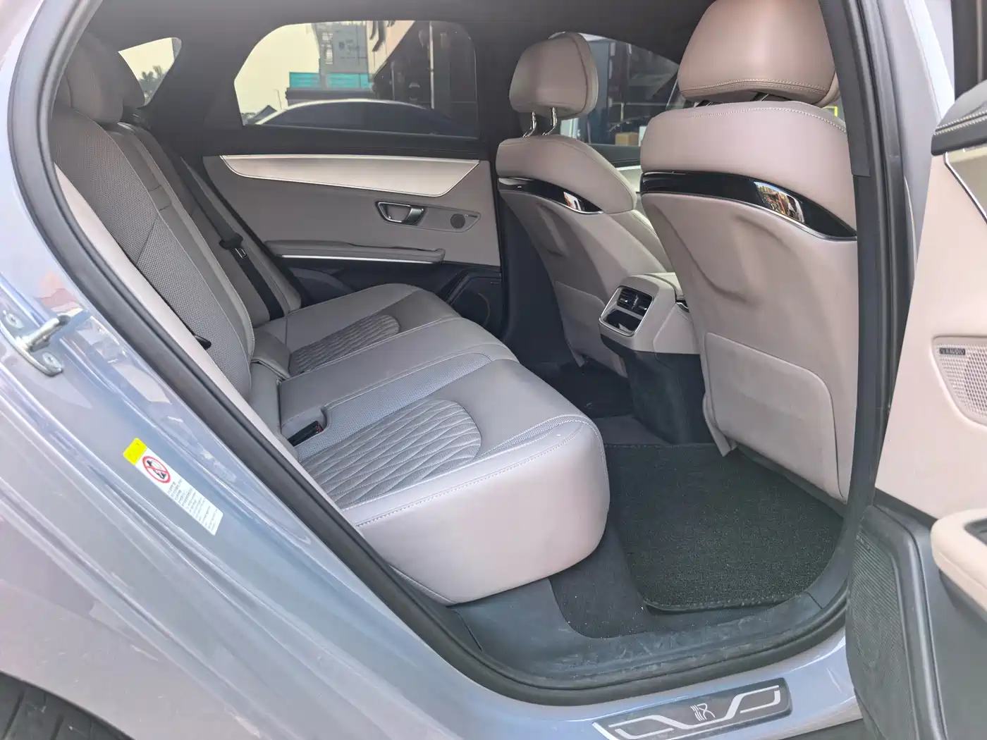 BYD Han 2025 DM-i Smart Driving Edition 125KM Honor фото 12