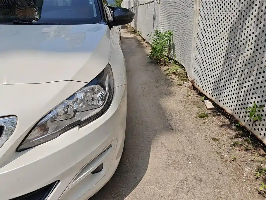 Peugeot 408 2015 Model 1.2T Automatic Luxury Edition фото 5