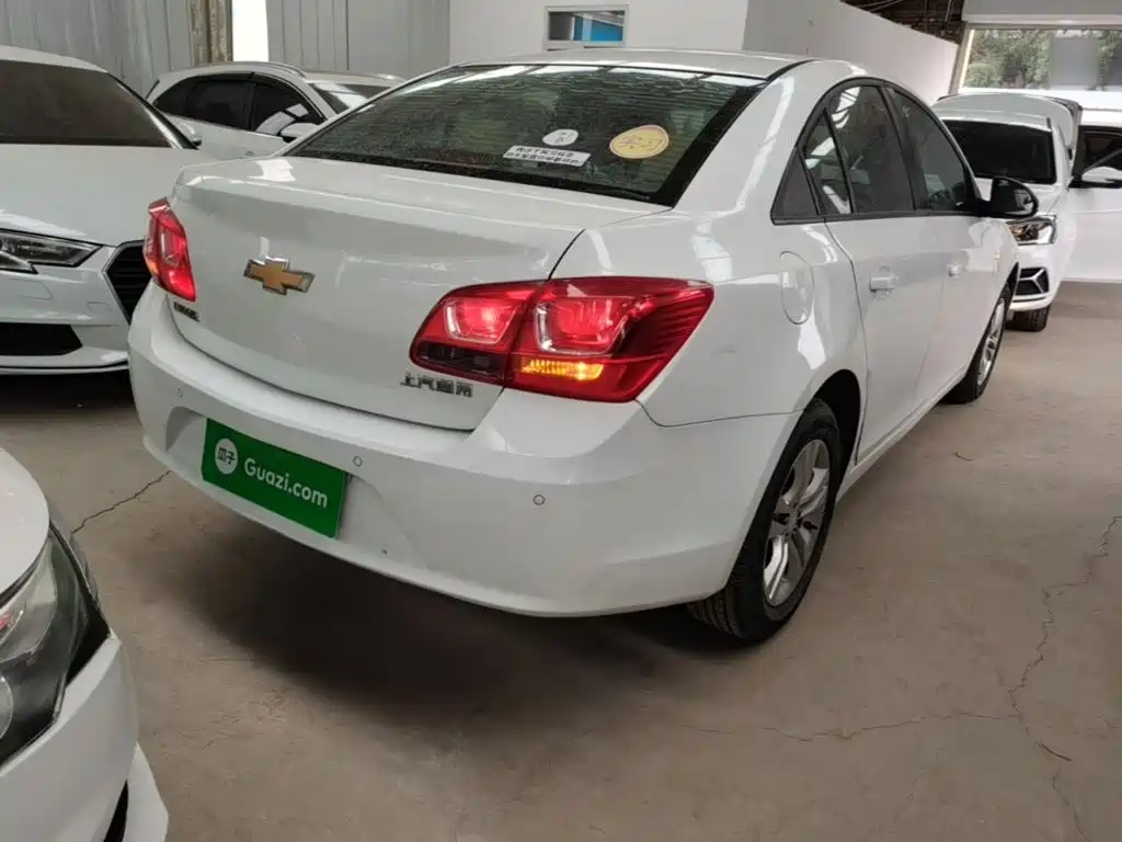 صورة 7 - Chevrolet Cruze