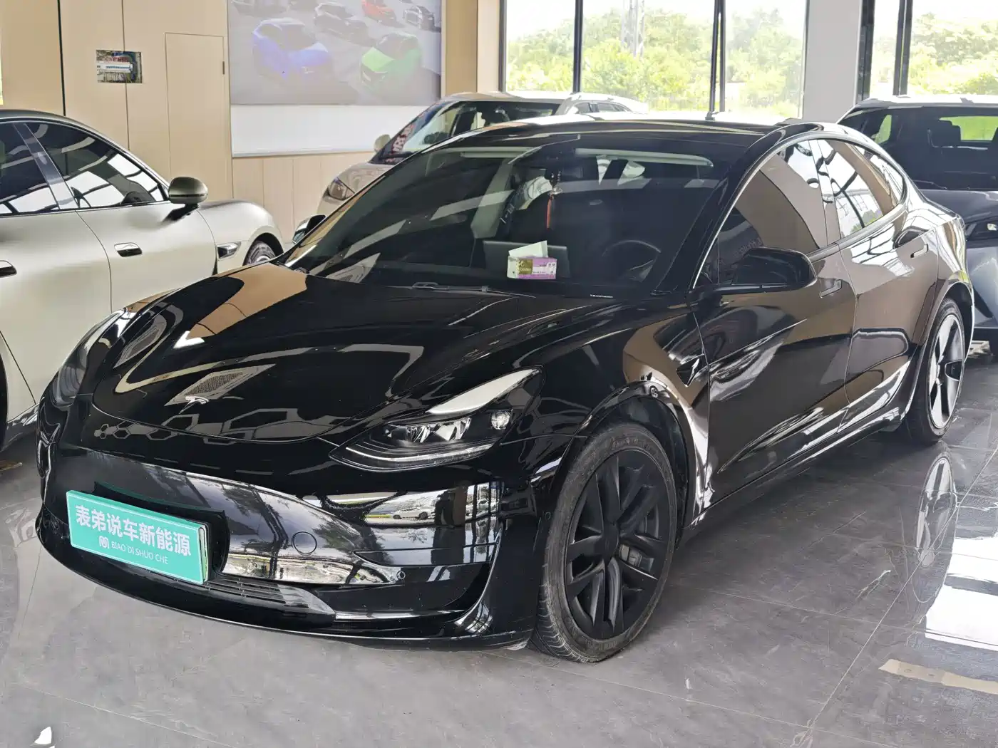 Фото 1 - Tesla Model 3