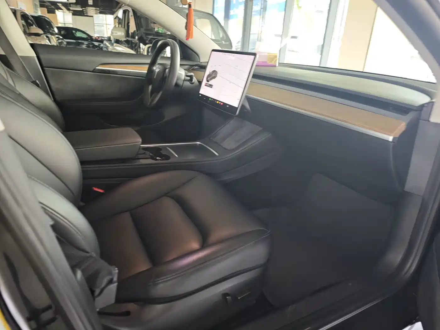 Фото 11 - Tesla Model 3