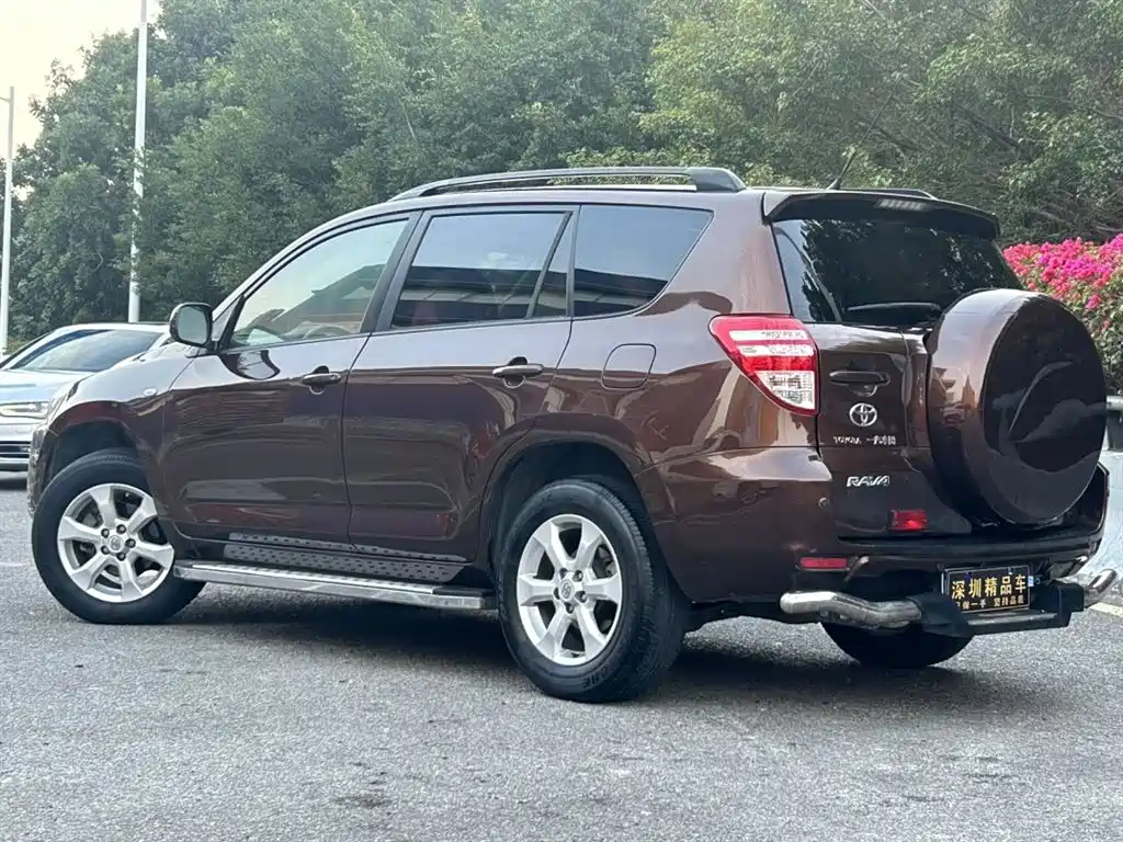 Toyota RAV4 Rongfang 2011 2.0L Automatic Classic Edition фото 5