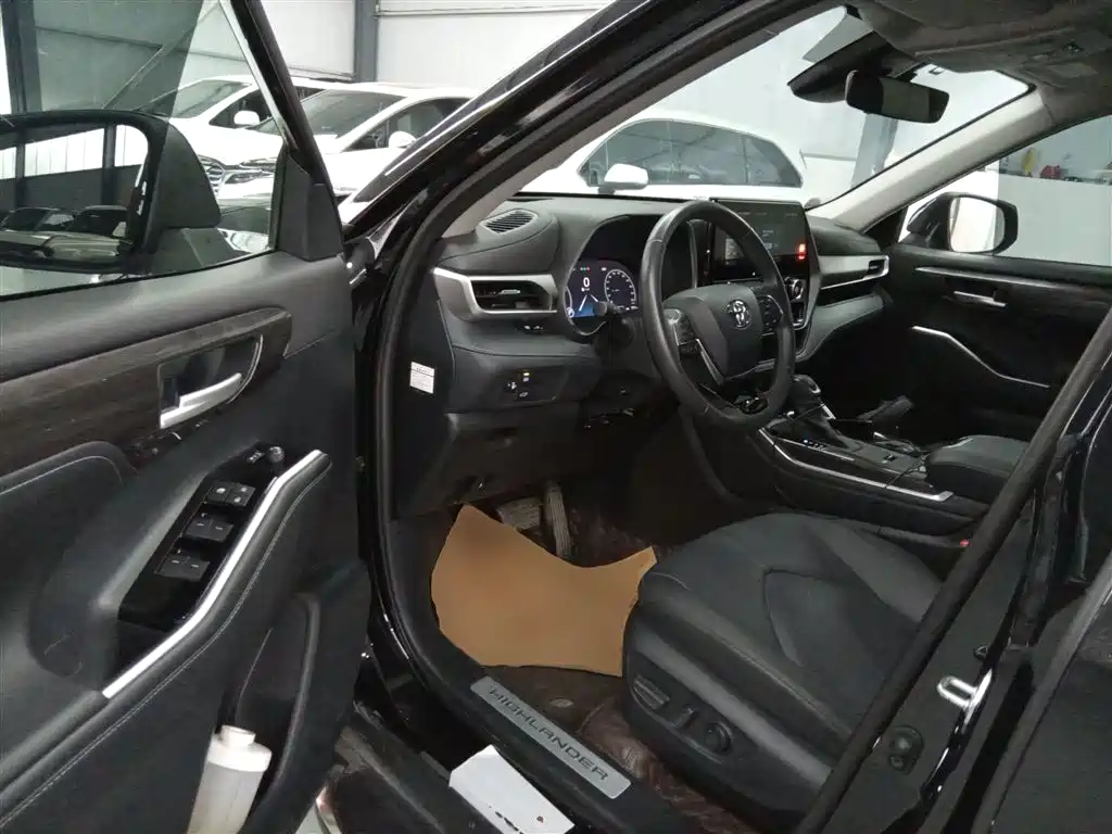 Toyota Highlander 2024 2.5L Smart Hybrid 4WD Premium 7-seater фото 12