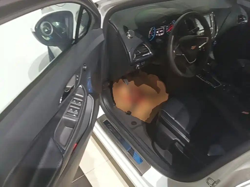 Chevrolet Cruze 2017 2018 320 Automatic Pioneer Sunroof Edition