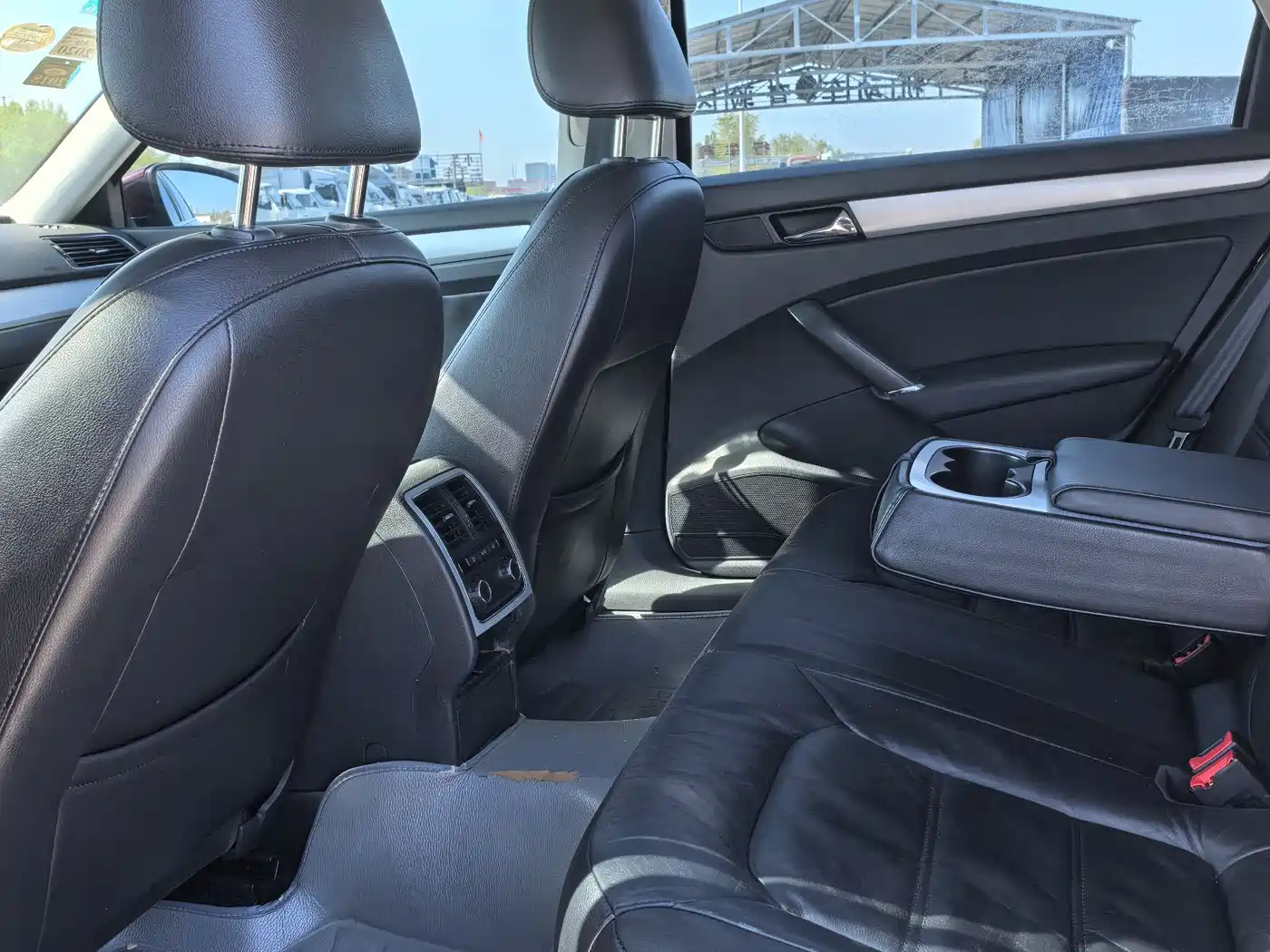Volkswagen Passat 2014 1.8TSI DSG Luxury Edition фото 5