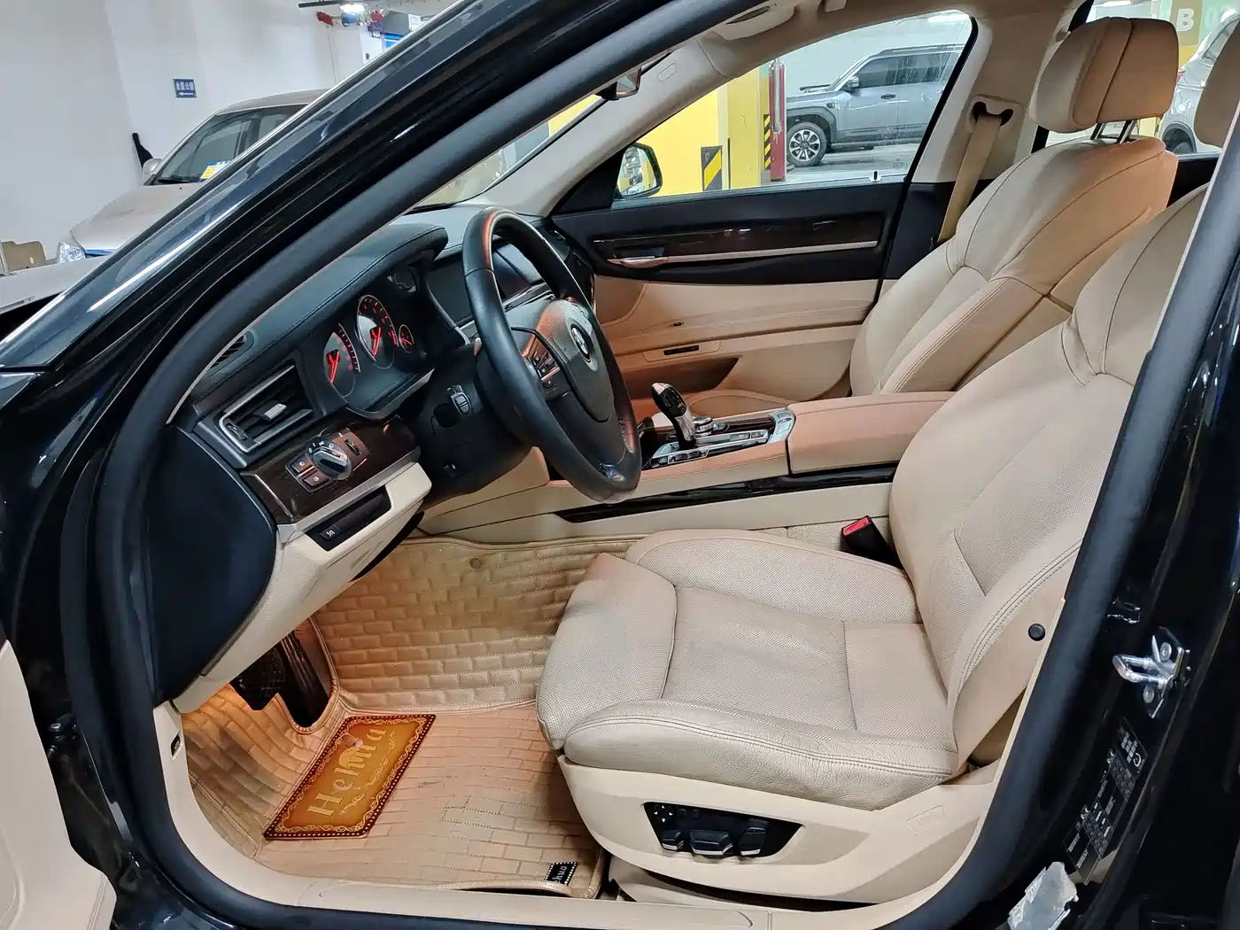 BMW 7 Series 2009 Model 740Li Leading Edition фото 7