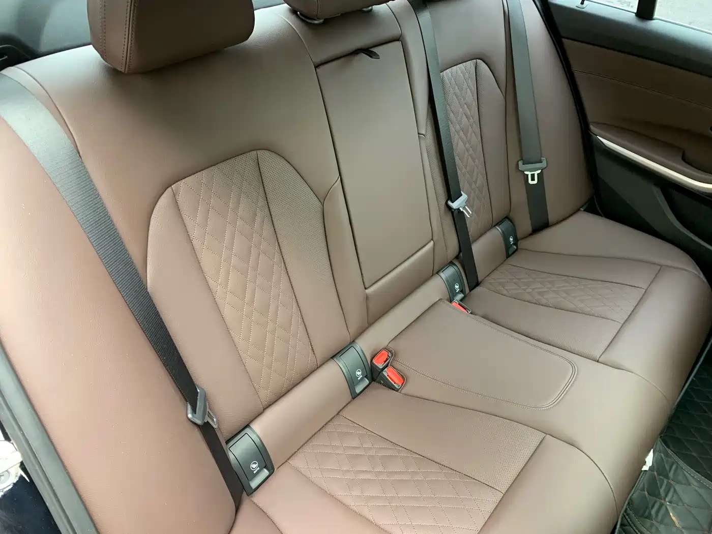 BMW 3 Series 2024 325i M Sport Package фото 28
