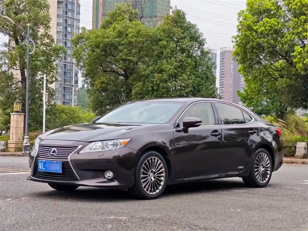 Lexus ES 2014 300h Elite Edition фото 4