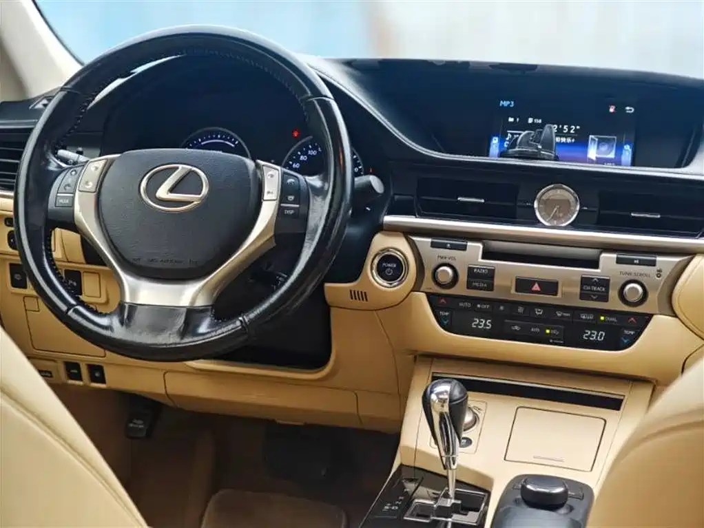Lexus ES 2014 300h Elite Edition фото 12