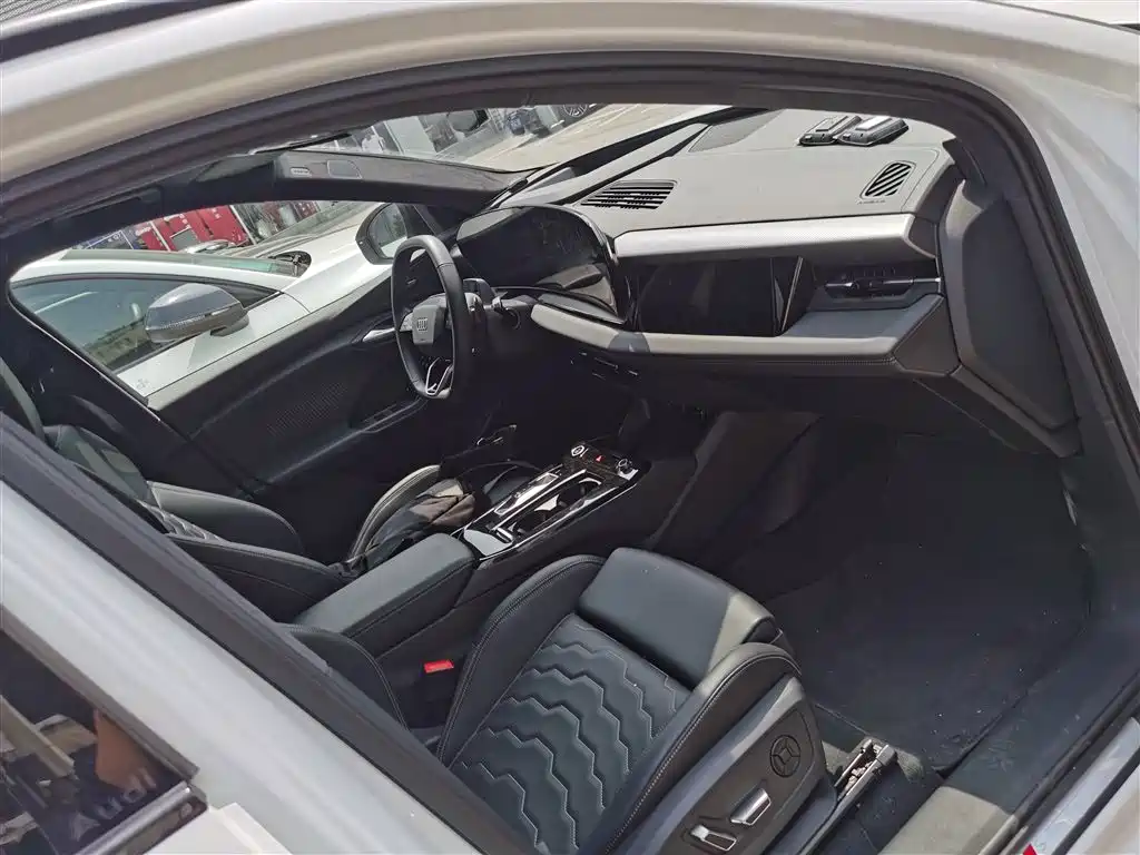 Audi Q6L e-tron 2025 Model Pioneer Edition фото 11