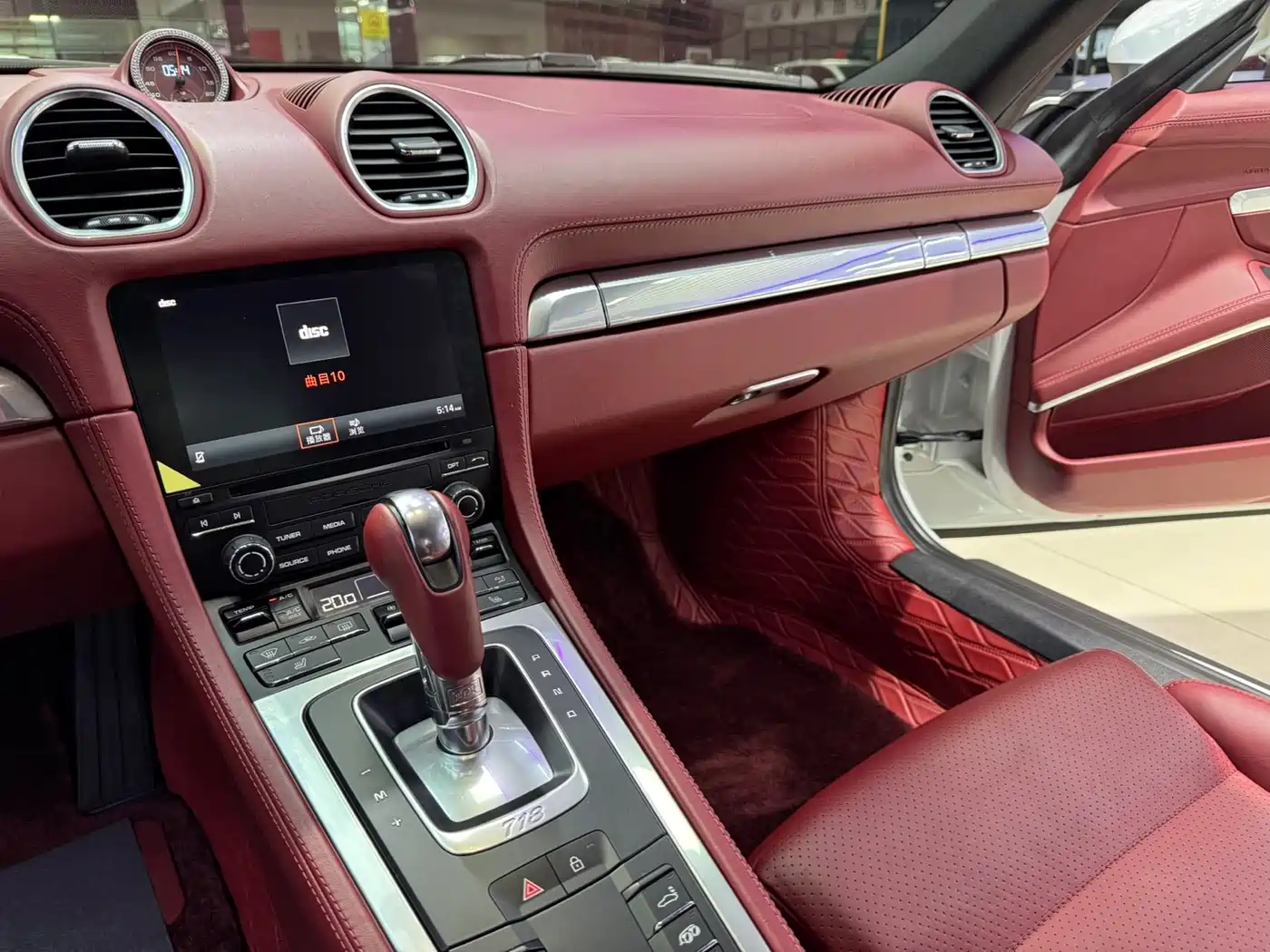 Porsche 718 2018 Cayman 2.0T фото 9