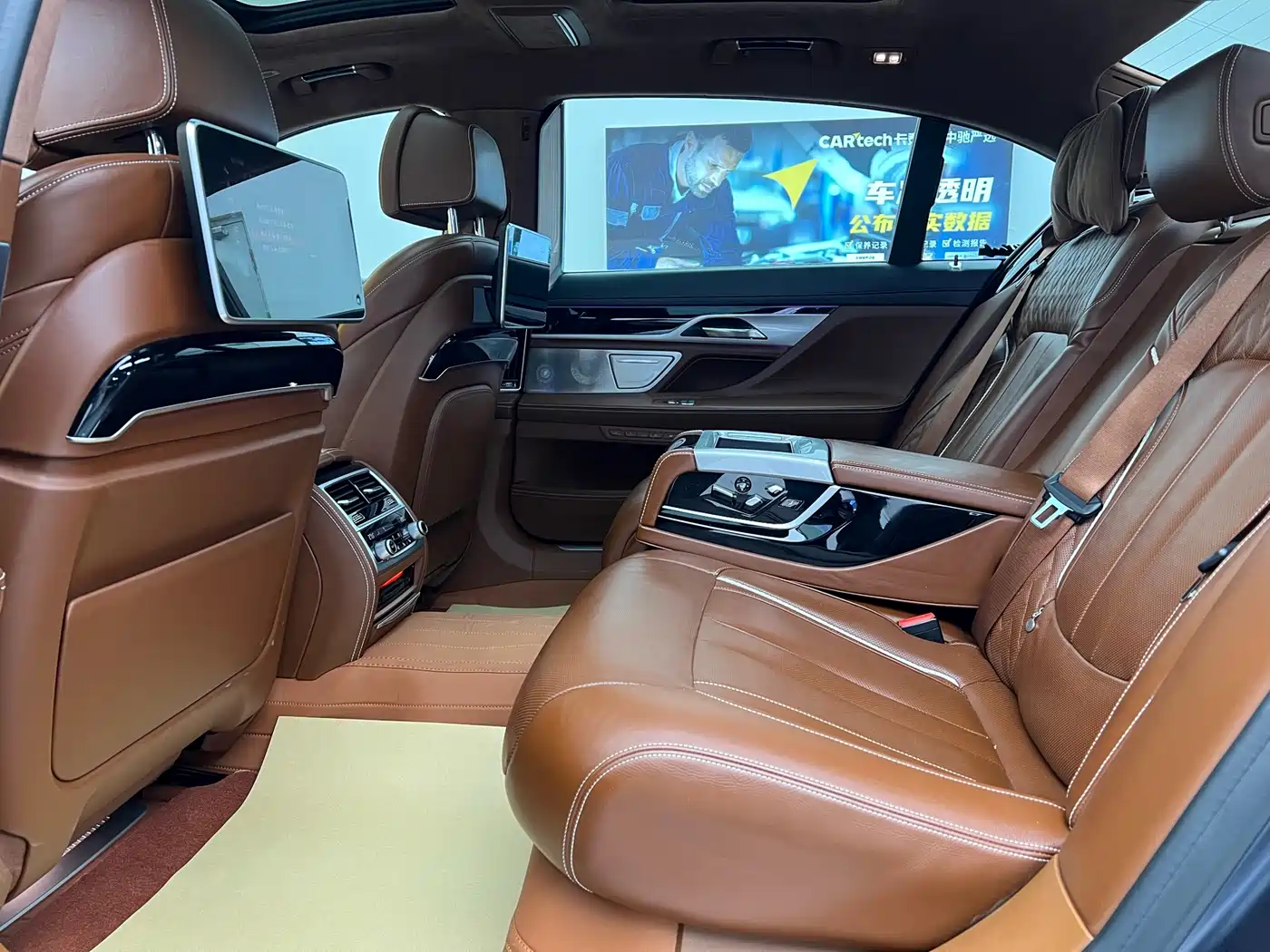 BMW 7 Series 2018 740Li xDrive Premium Type M Sport Package фото 9