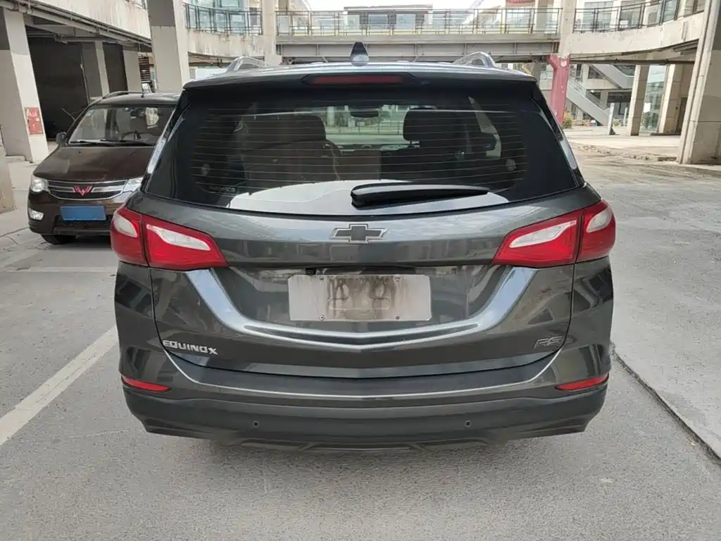 Фото 6 - Chevrolet Equinox