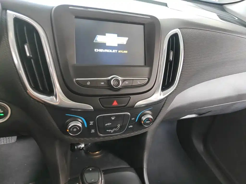 Фото 13 - Chevrolet Equinox