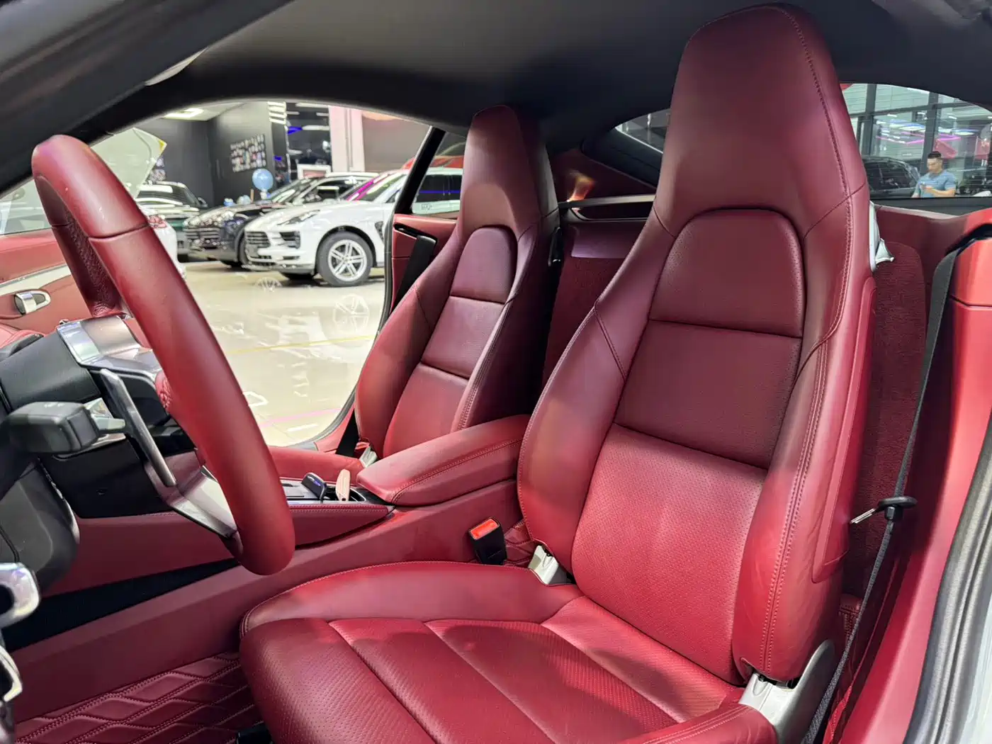 Porsche 718 2018 Cayman 2.0T фото 6