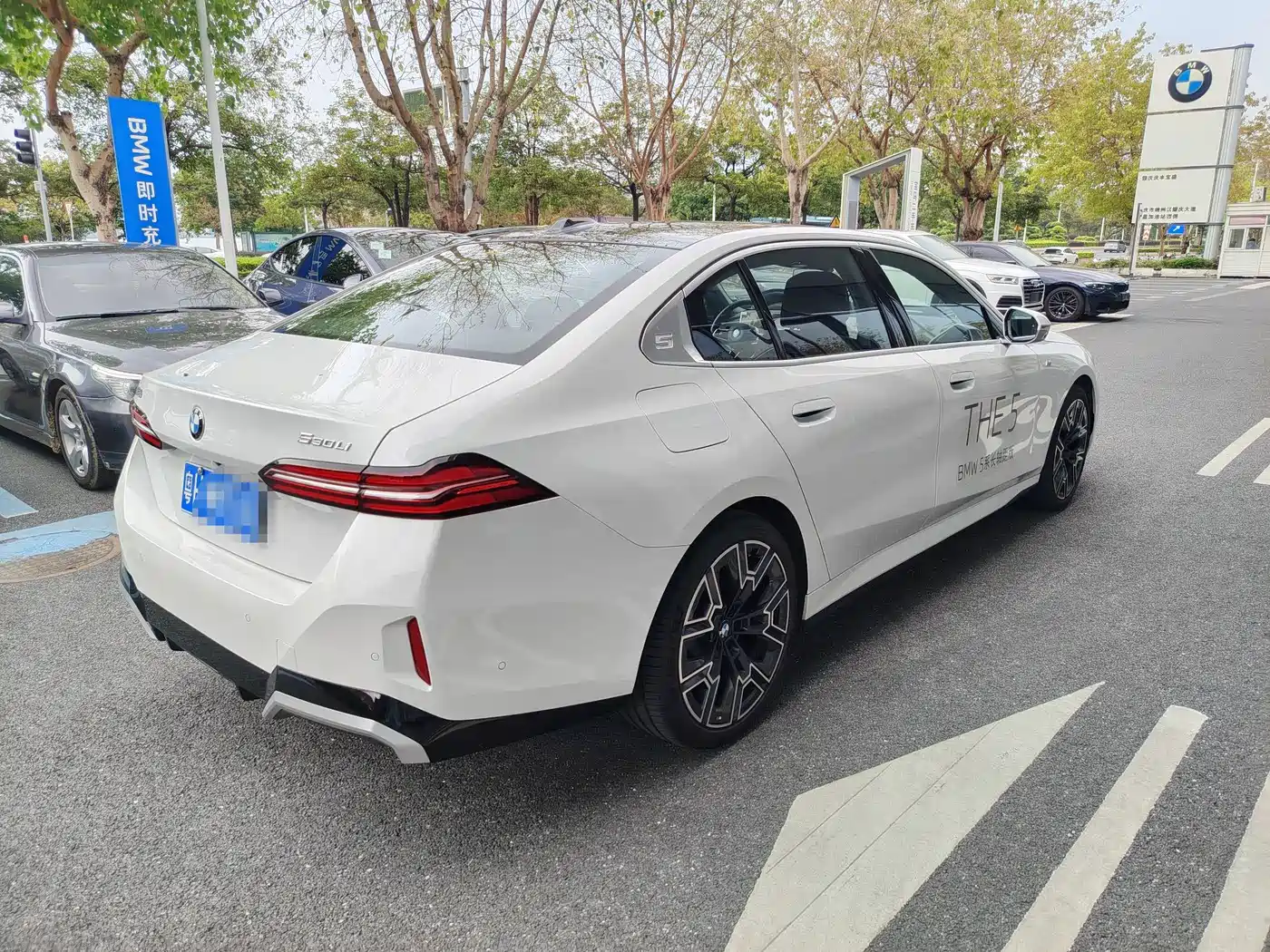 BMW 5 Series 2025 530Li Premium M Sport Package фото 4