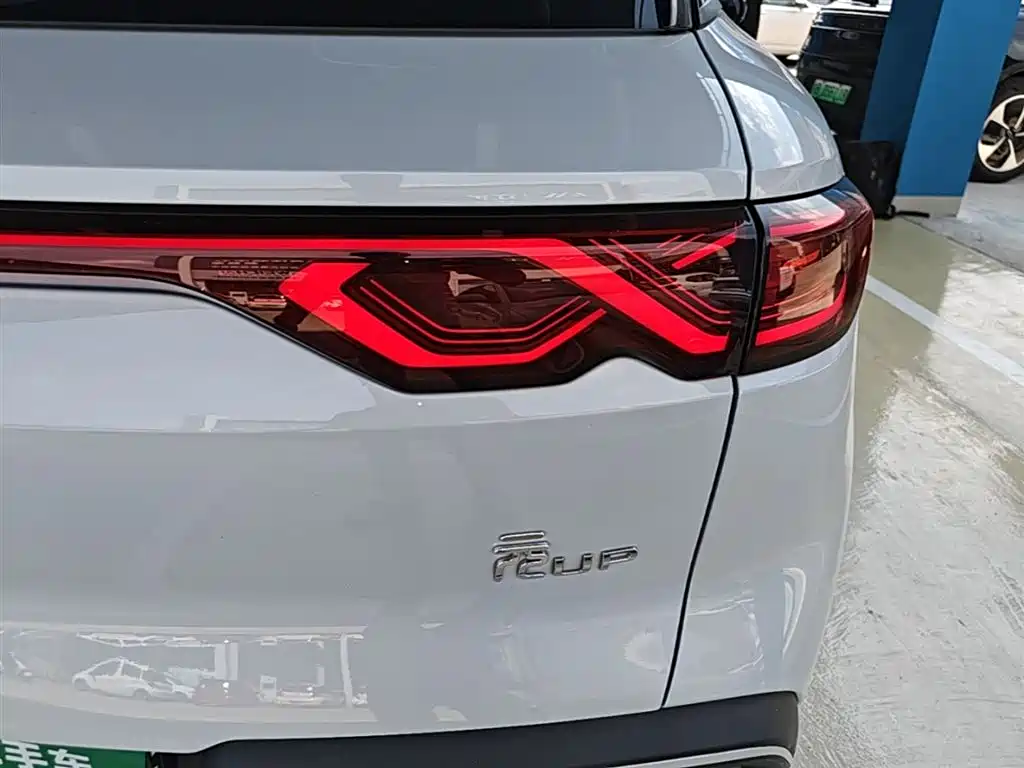 BYD Yuan UP 2024 401KM Surpass Edition фото 8