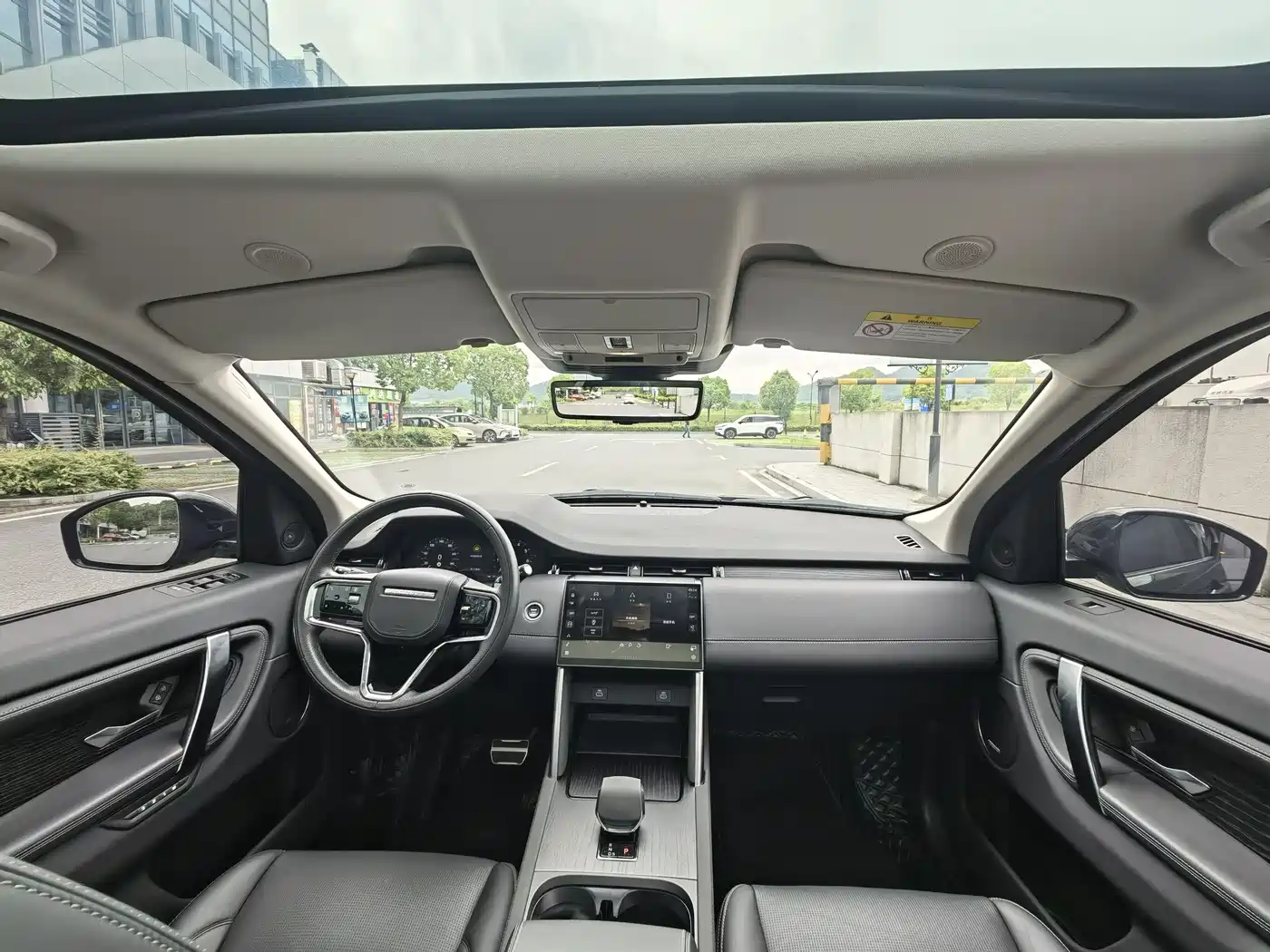 Land Rover Discovery Sport 2024 Luxury Custom Edition фото 13