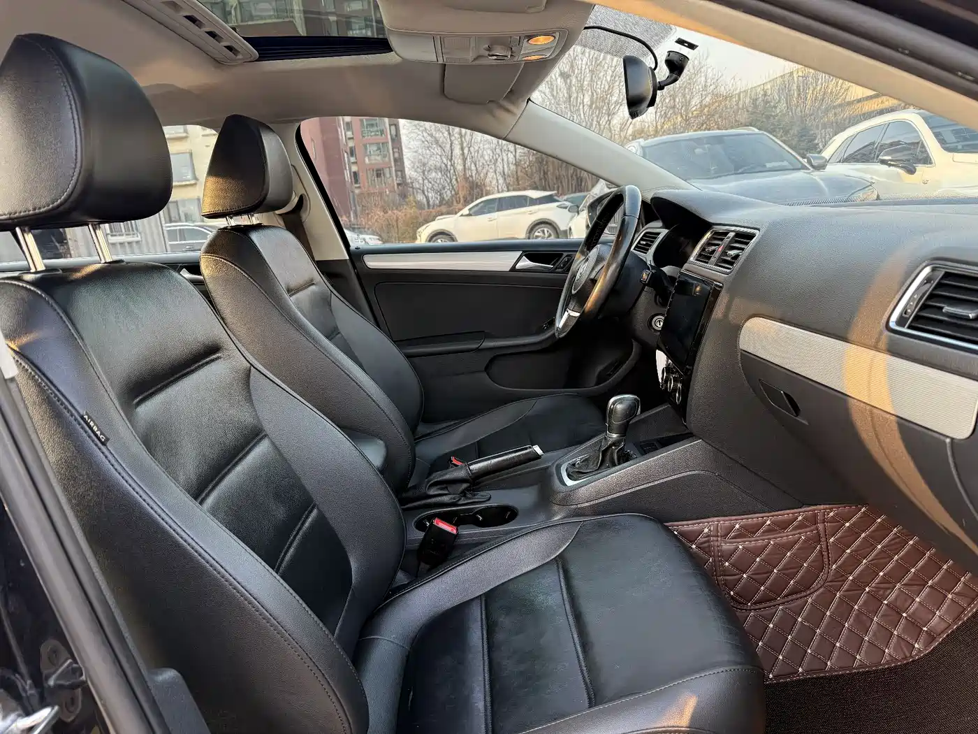 Volkswagen Sagitar 2014 Facelift 1.6L Automatic Comfort фото 6