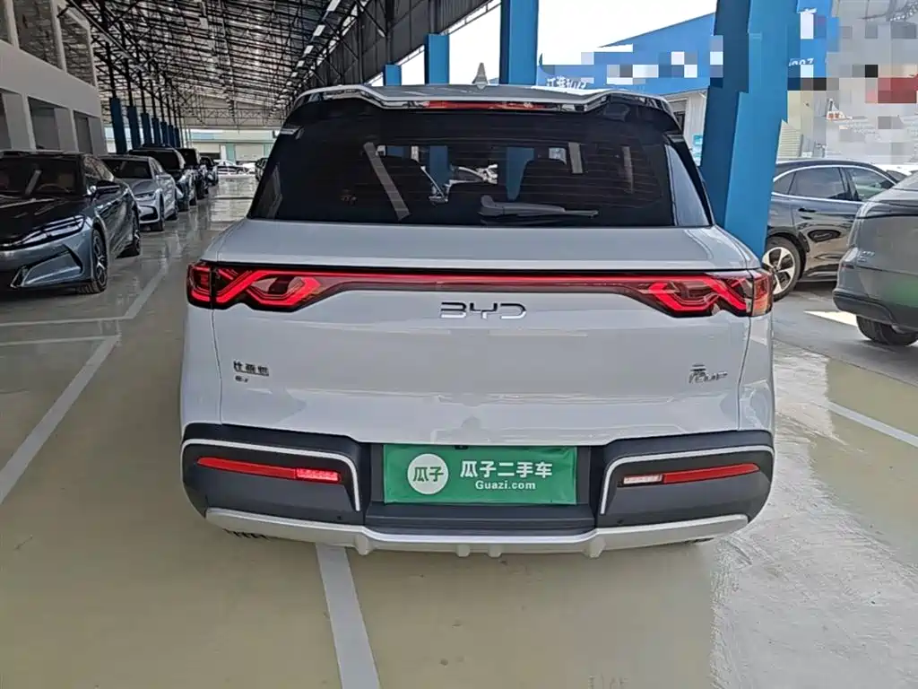 BYD Yuan UP 2024 401KM Surpass Edition фото 6