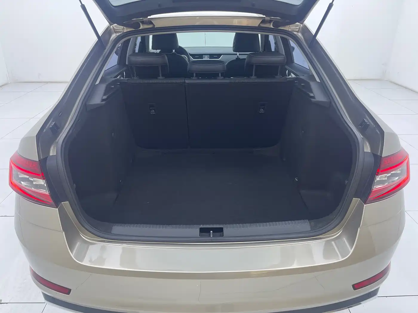 Škoda Octavia 2018 1.6L Automatic Luxury фото 19