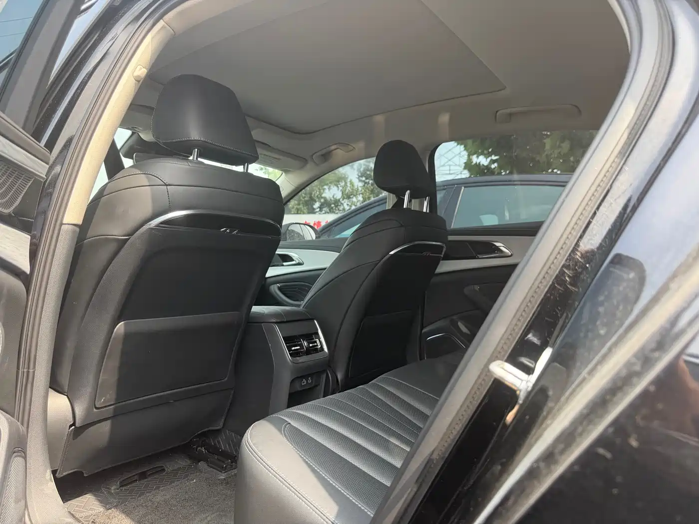 Hongqi H5 2025 1.5T DCT Flag Rhythm 500,000 Units Memorial Edition фото 12