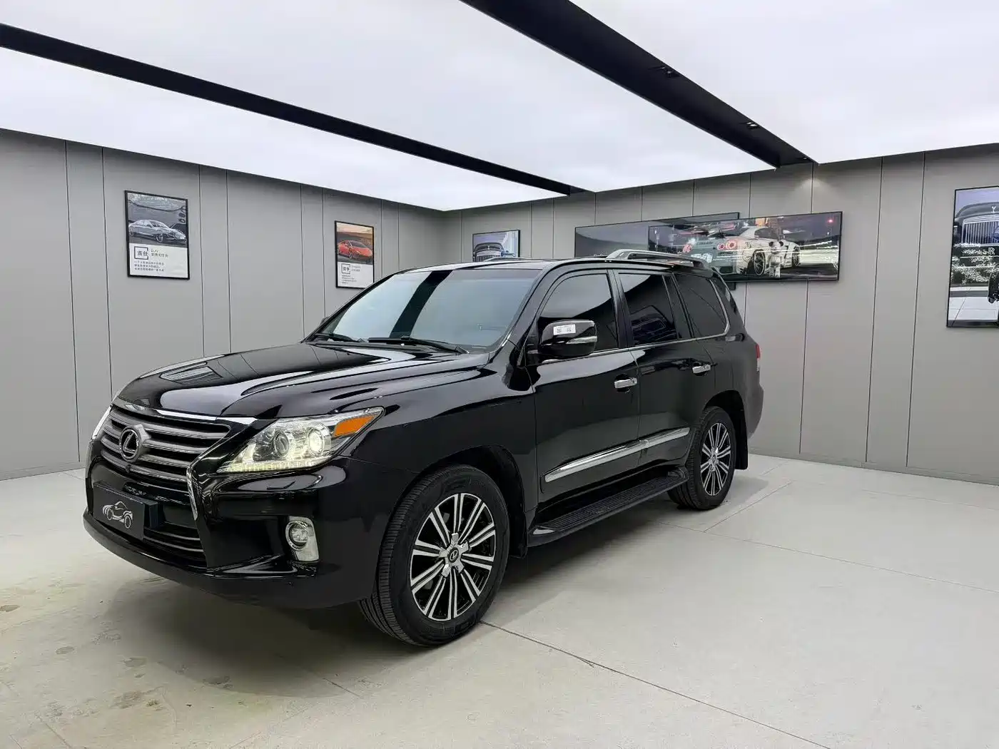 Фото 1 - Lexus LX