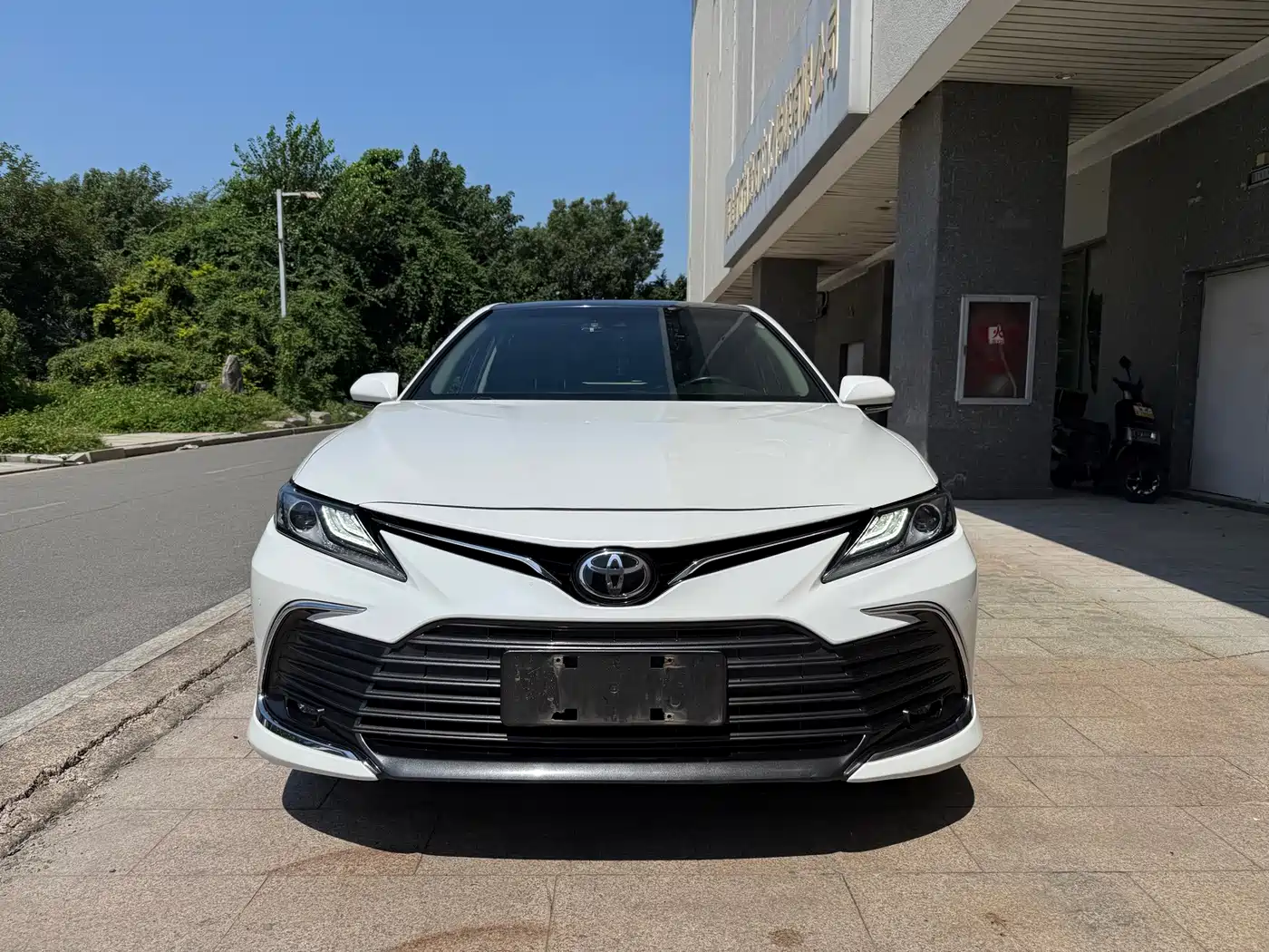 Фото 2 - Toyota Camry