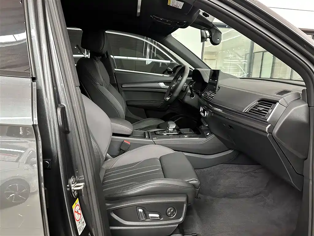 Audi Q5L 2024 Model 40 TFSI Luxury Dynamic фото 6