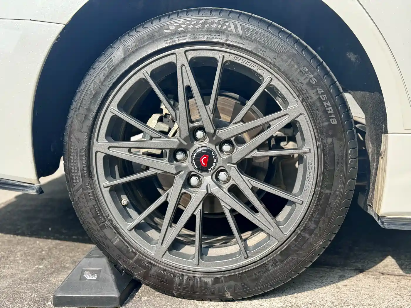 Toyota Avalon 2023 Hybrid 2.5L Luxury Edition фото 13