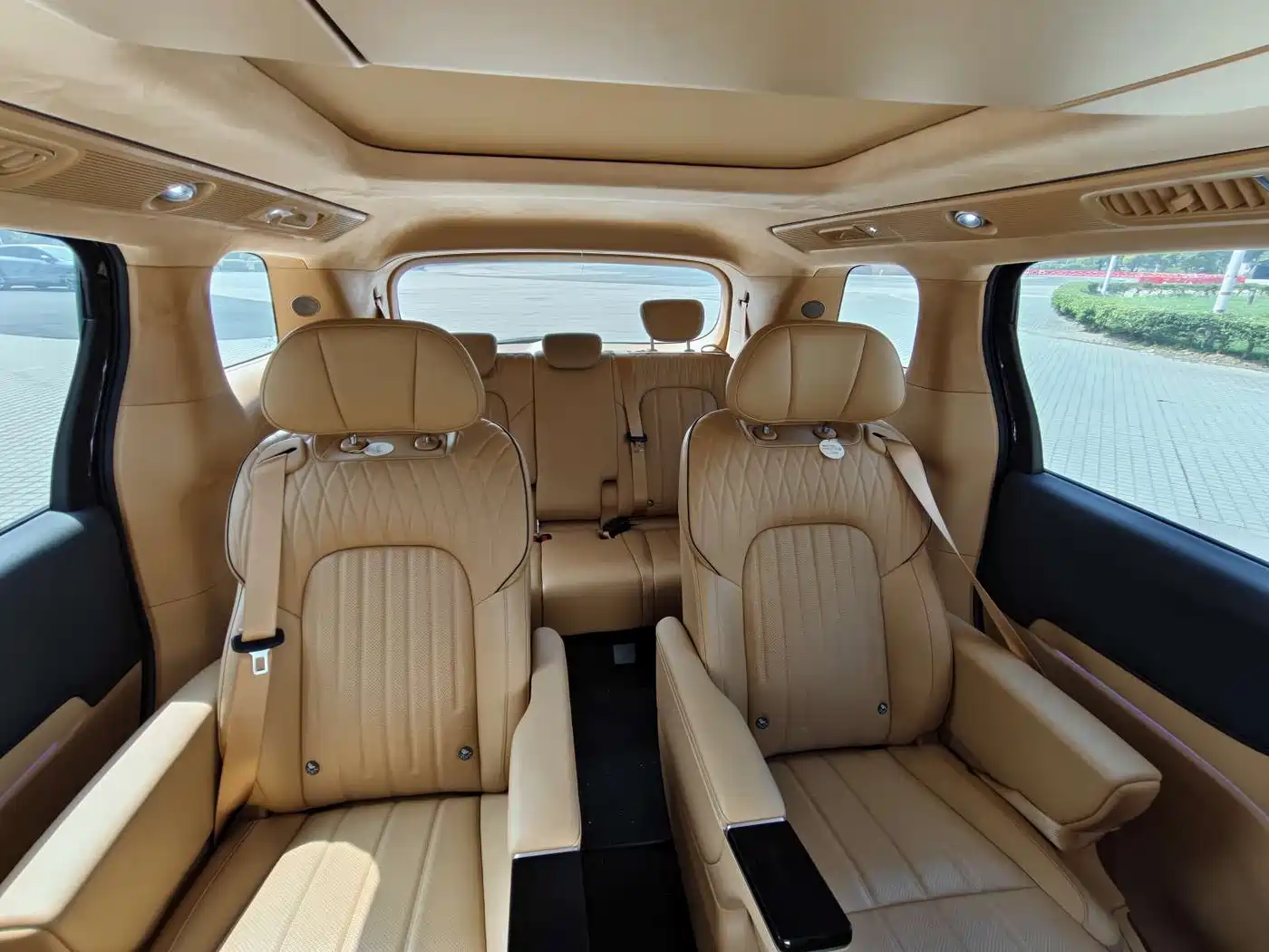 Voyah Auto Voyah Dreamer 2025 PHEV AWD Flagship Kunpeng Edition фото 12