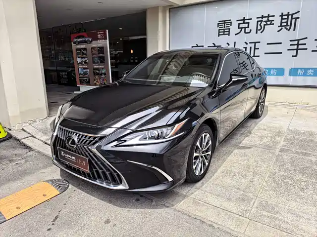 Lexus ES 2024