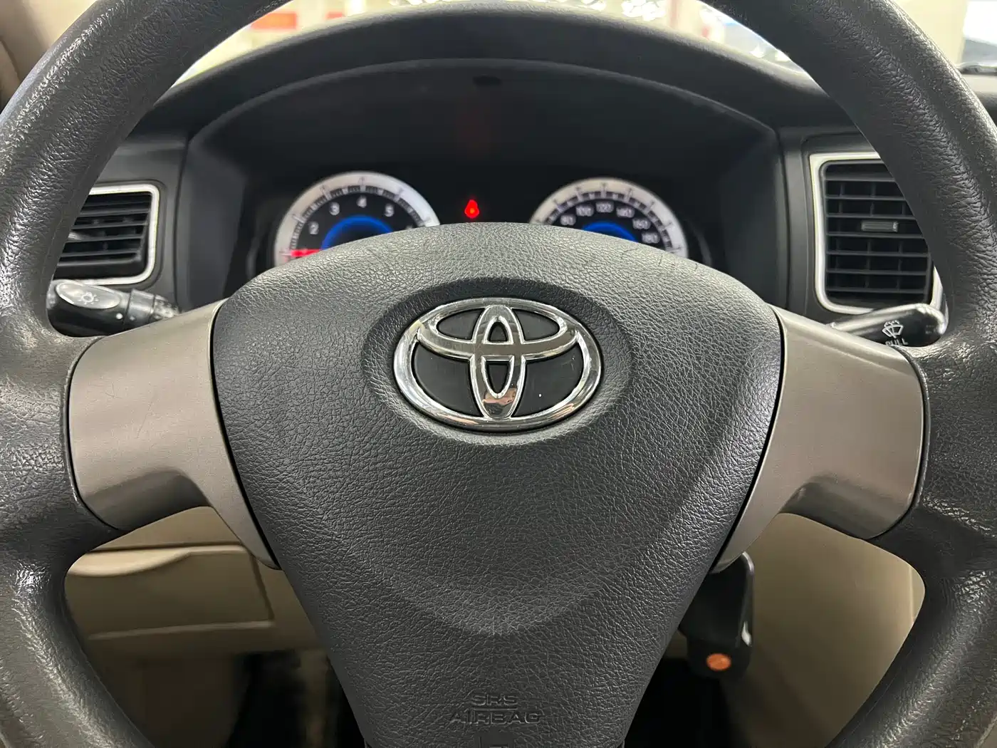 Toyota Corolla 2013 1.6L Automatic Luxury фото 8