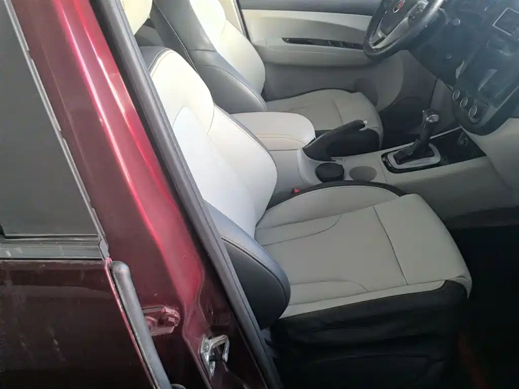 Dongfeng Fengxing Joyear XV 2017 2016 1.6L CVT Luxury