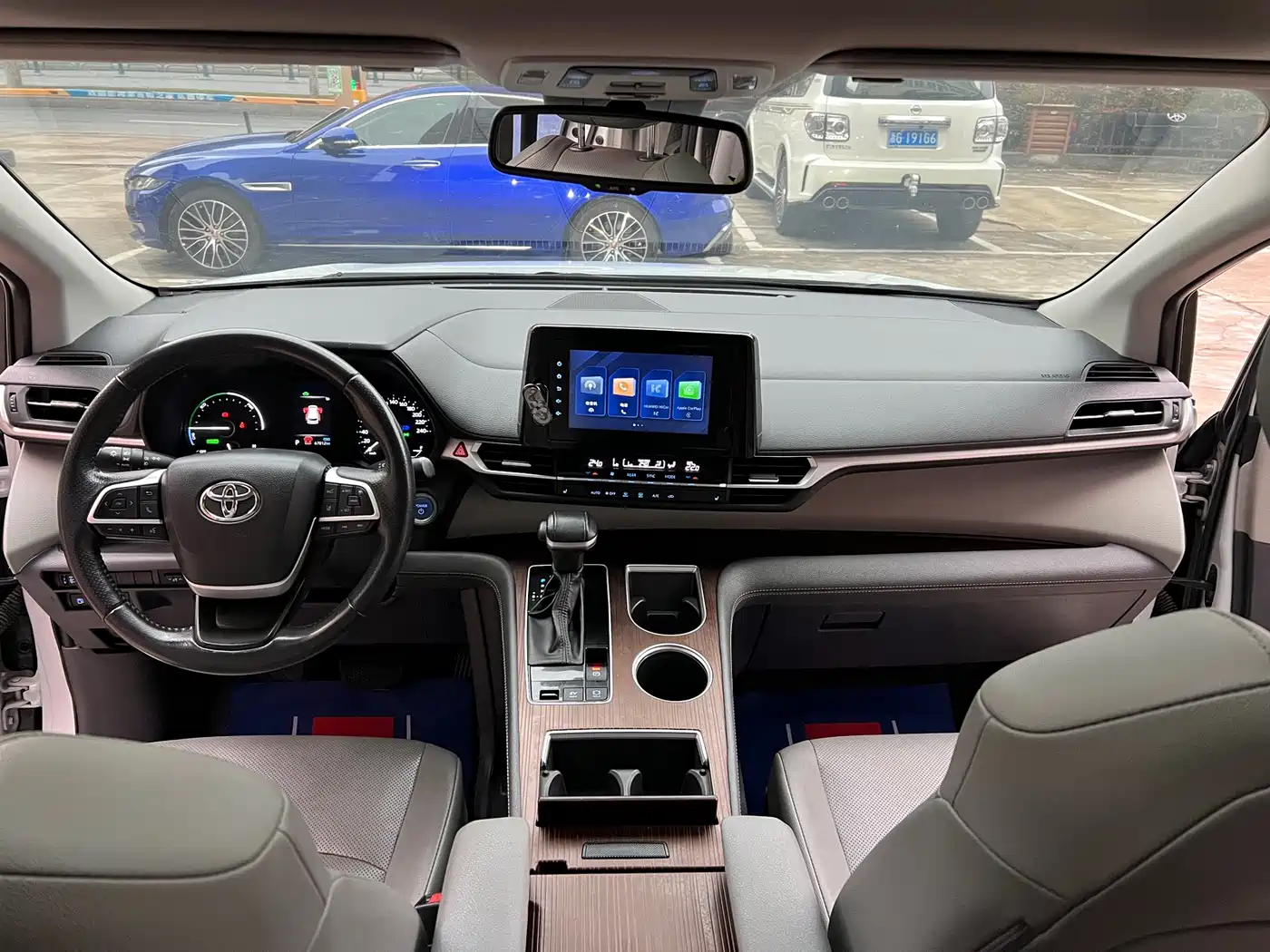 Toyota Sienna 2023 2.5L Hybrid Luxury Edition фото 22