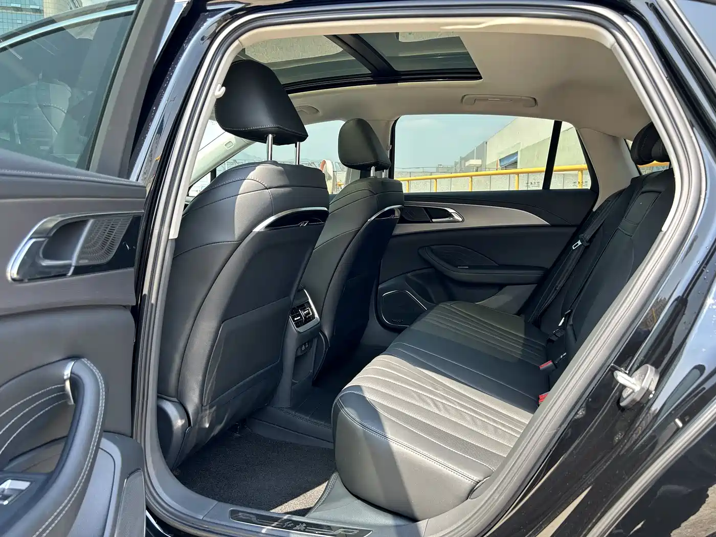 Hongqi H5 2024 2.0T Automatic Smart Connect Flag Smooth Edition фото 5