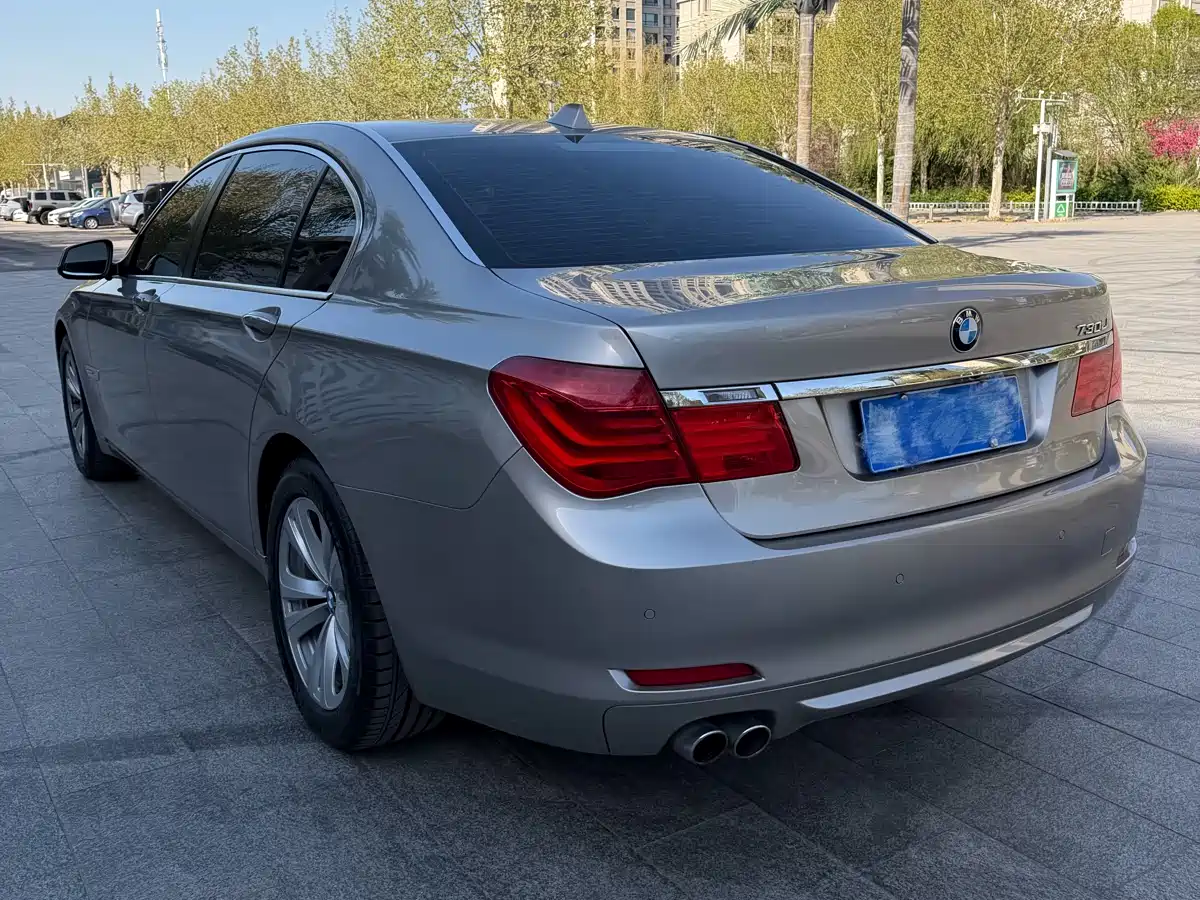 BMW 7 Series 2011 730Li Elegance фото 4