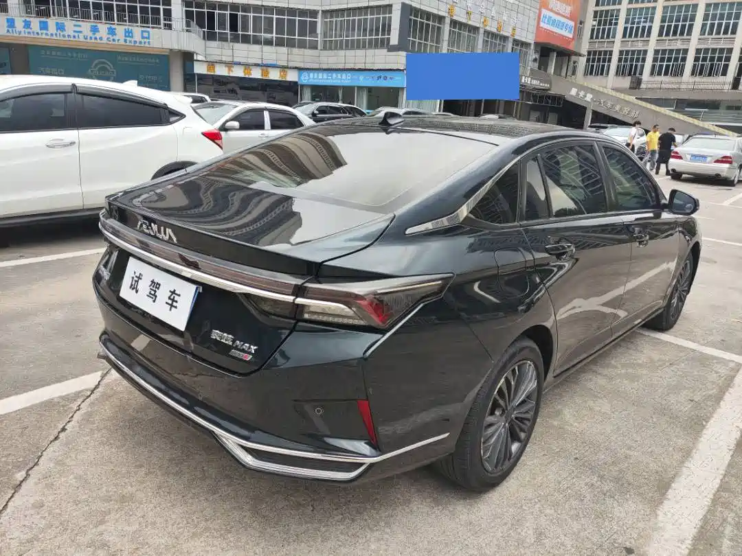 DONGFENG YI HYUN MAX