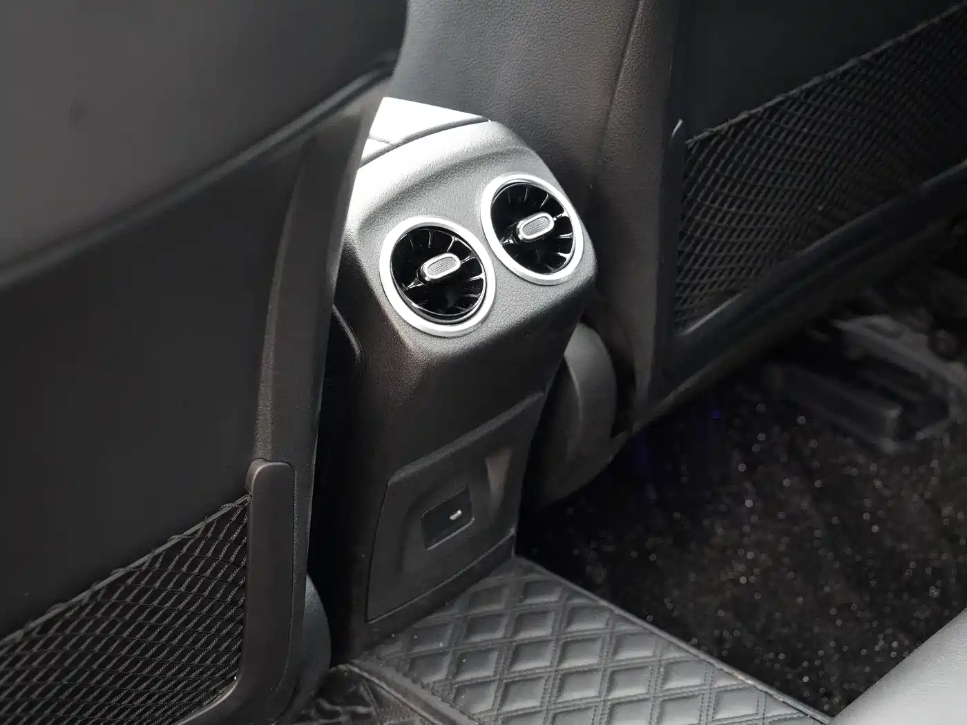 Mercedes-Benz A-Class 2023 A 200 L Fashion фото 9