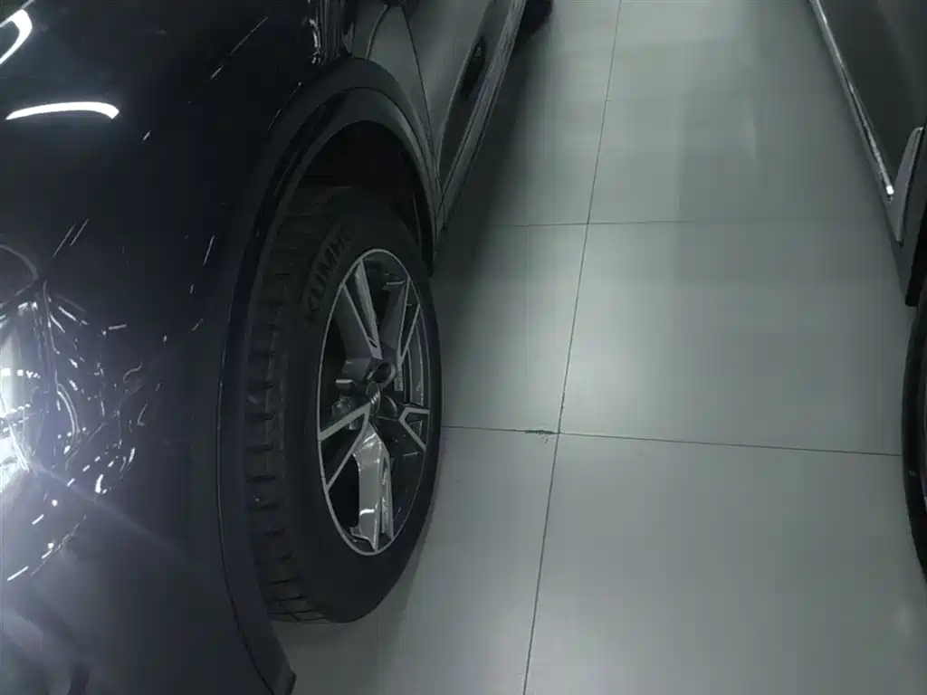 Audi Q5L 2020 Facelift 40 TFSI Honor Fashion фото 23