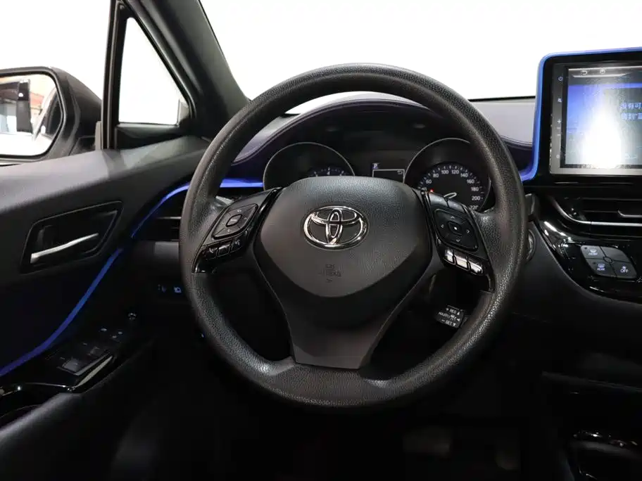 Toyota C-HR 2020 Model 2.0L Leading фото 12
