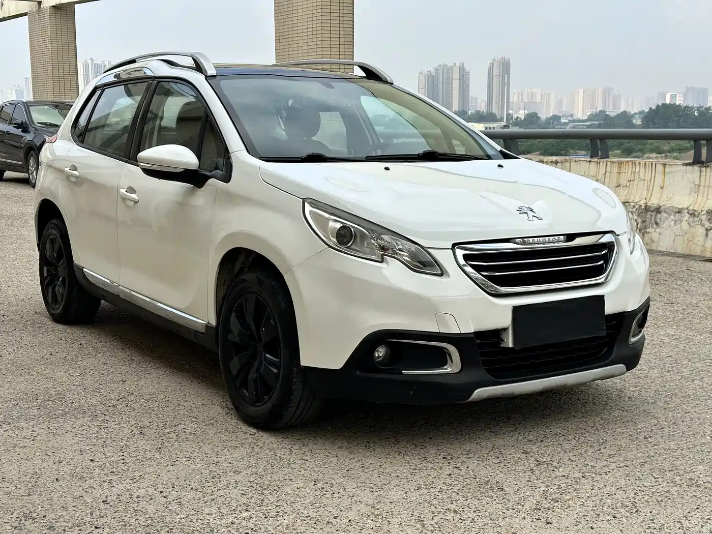 Peugeot 2008 2014 1.6L Automatic Excellence Edition фото 3