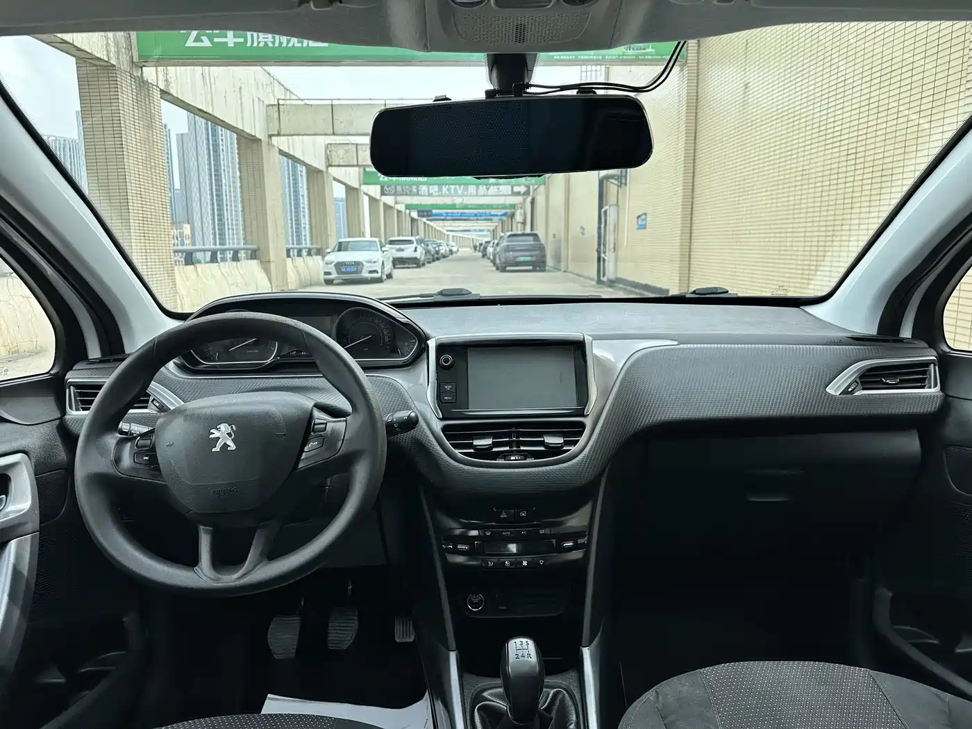Peugeot 2008 2014 1.6L Automatic Excellence Edition фото 11