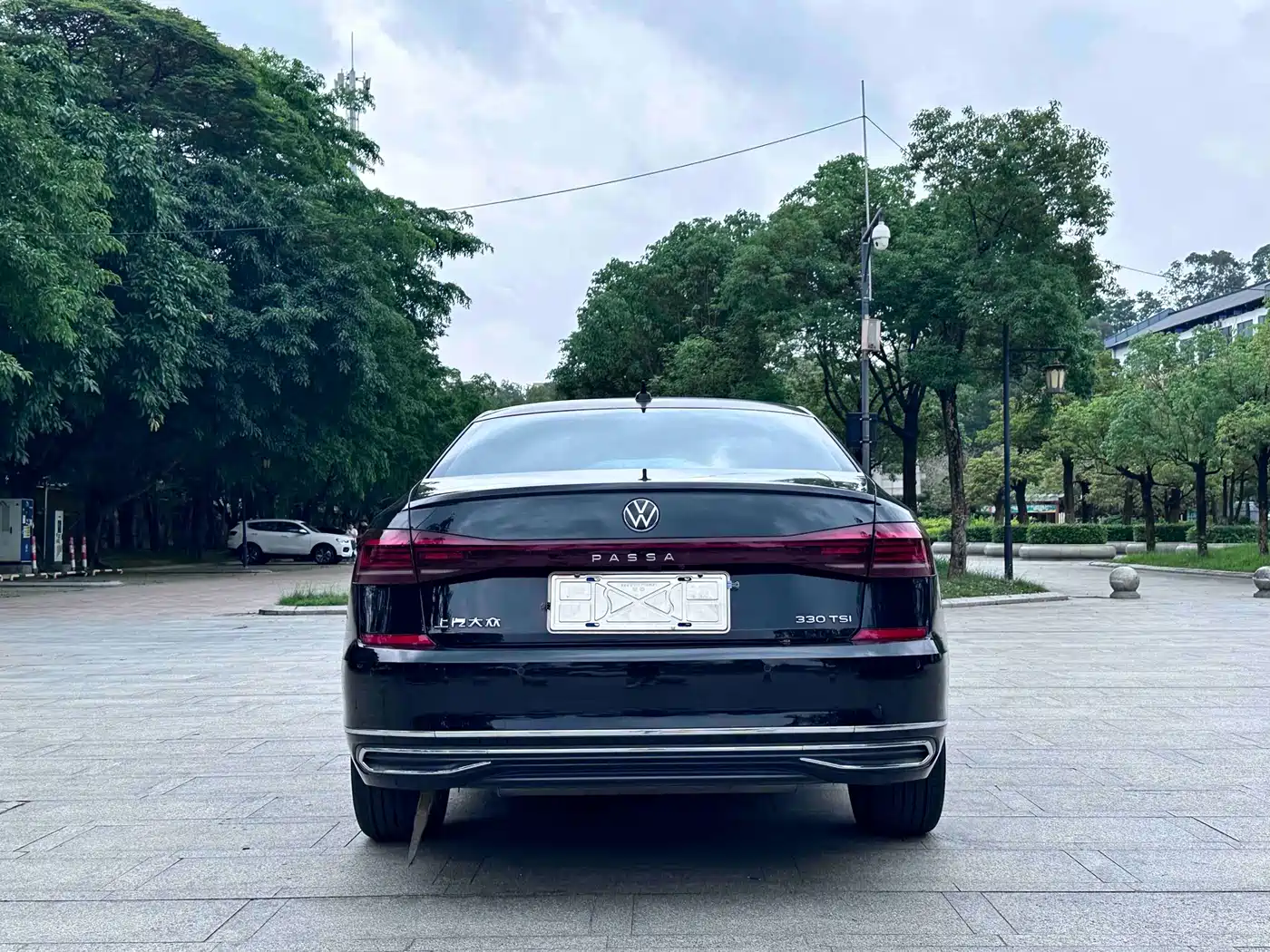Volkswagen Passat 2023 330TSI Starlight Luxury Edition фото 11