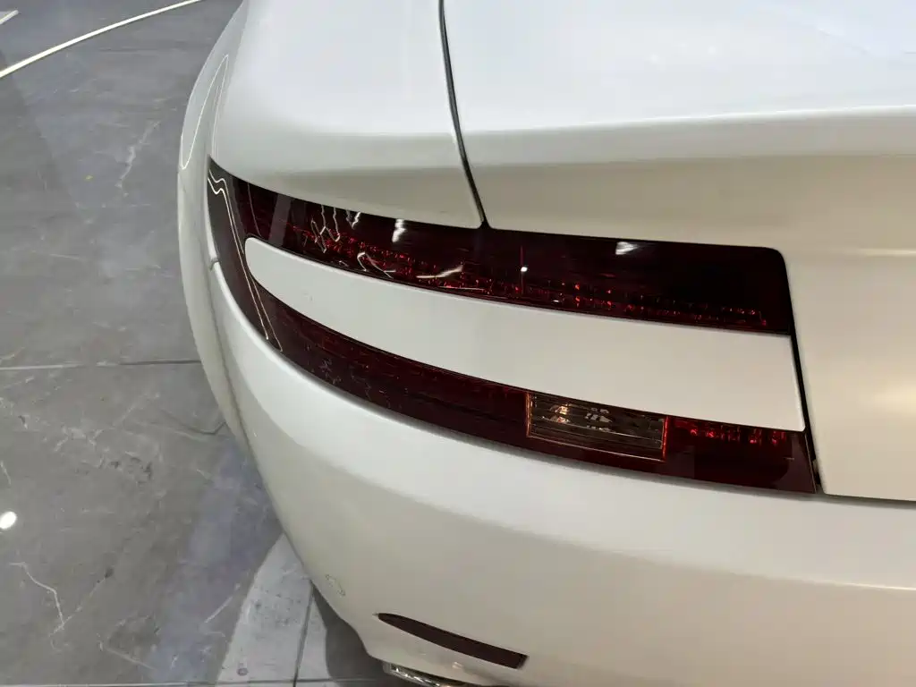 Aston Martin Vantage 2012 2011 4.7L Sportshift Coupe