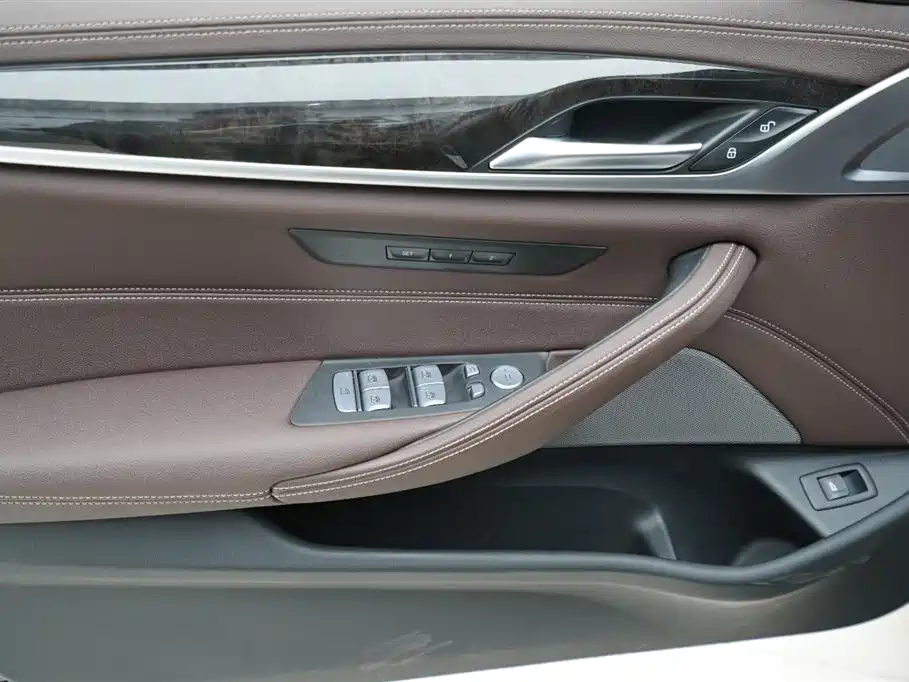 BMW 5 Series 2022 Model Second Facelift 525Li M Sport Package фото 5