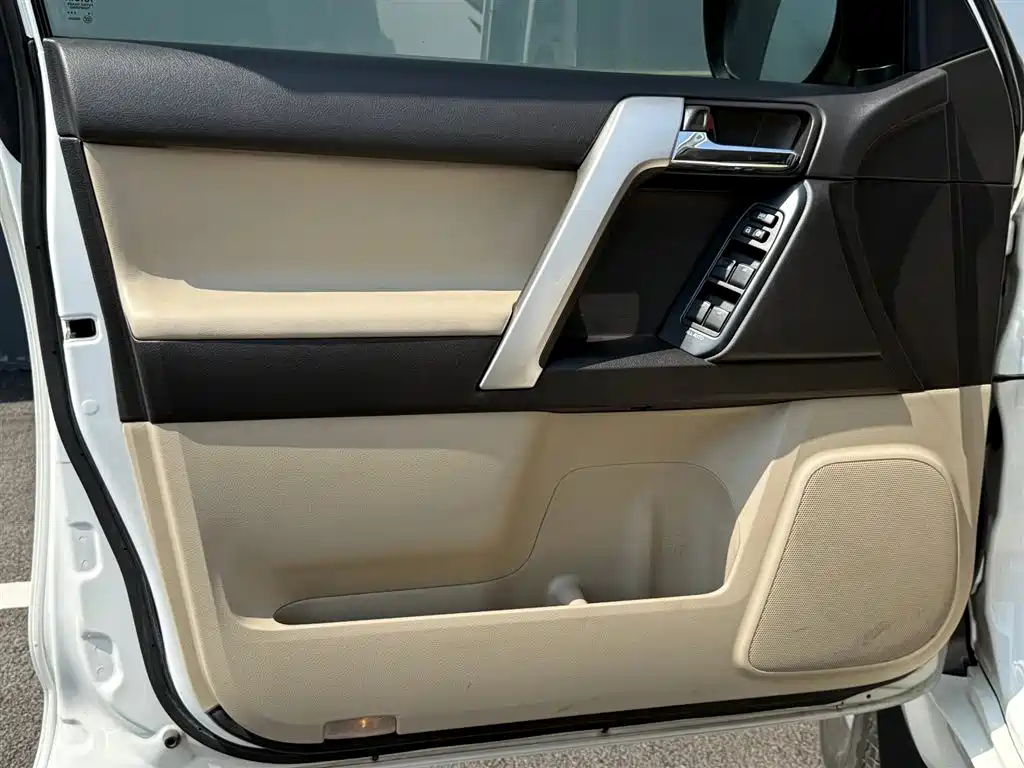 Toyota Prado 2010 4.0L Automatic TX-L фото 11