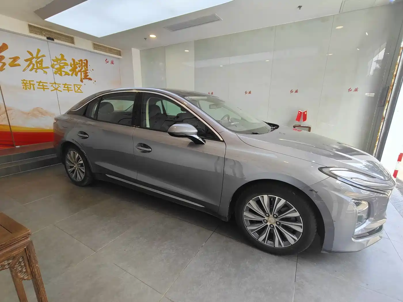 Hongqi E-QM5 2023 560km PLUS фото 4