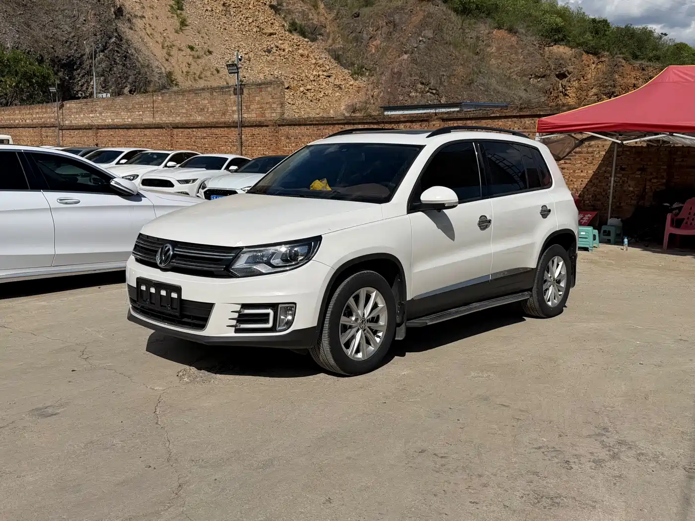 VOLKSWAGEN TIGUAN