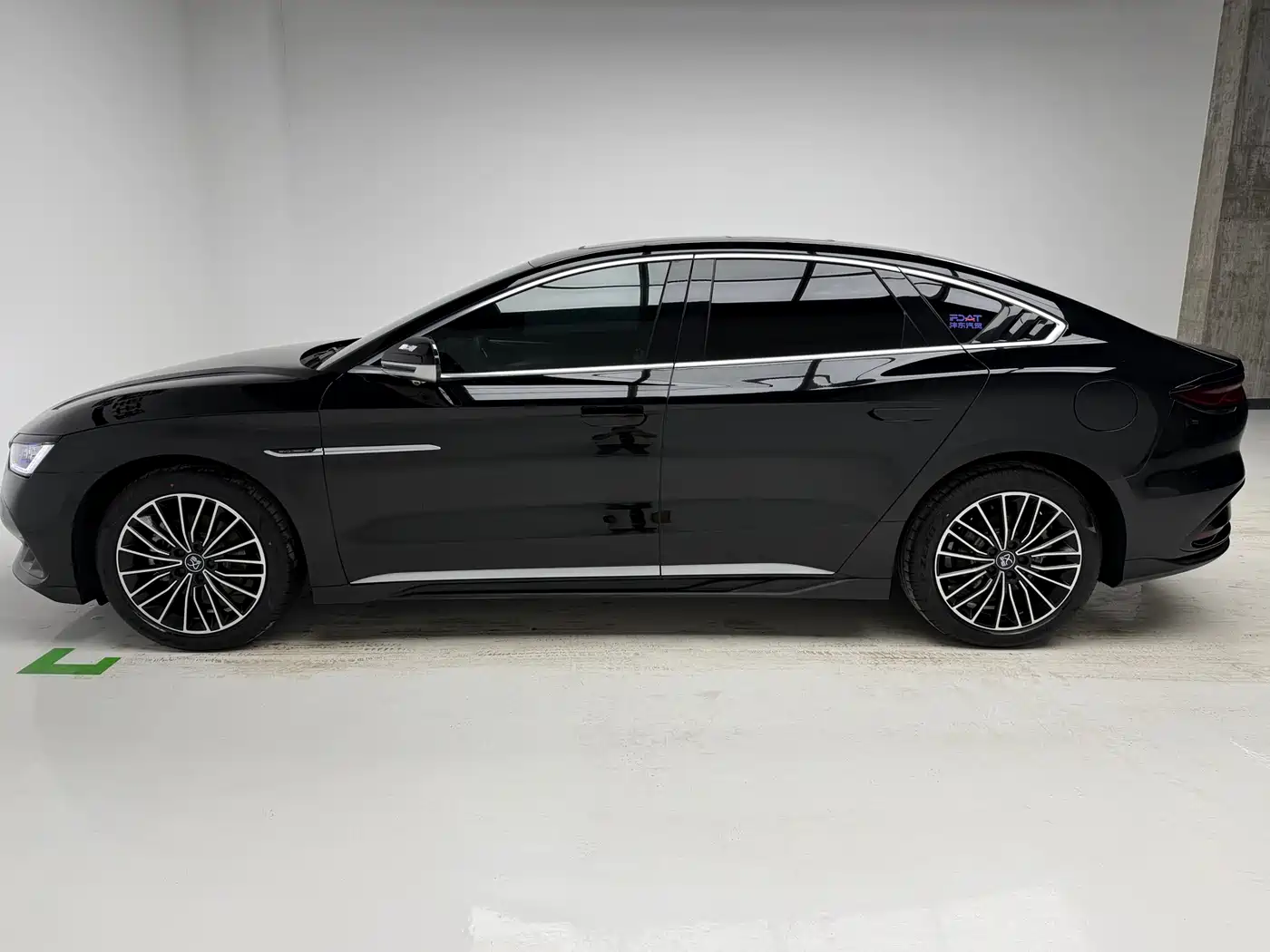 BYD Han 2024 DM-i Glory Edition 121KM Honor фото 9